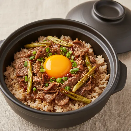 牛バラ薄切り肉とタラの芽の釜飯