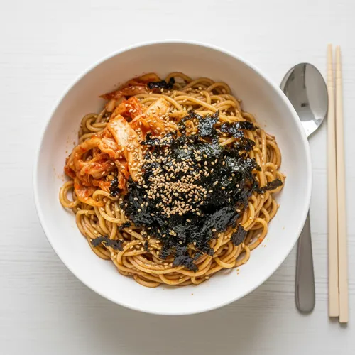 カンジャンビビンククス（醤油和え麺）