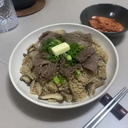 超簡単！牛バラ薄切り肉とキノコの釜飯