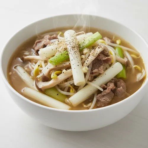 澄んだ深い味わいの冷やし白ネギスープ