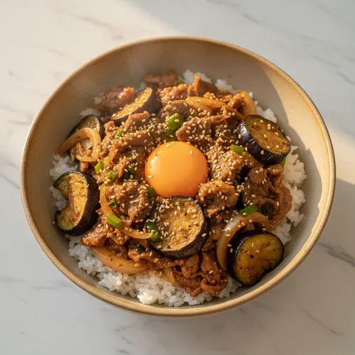 牛バラ薄切り肉となすの丼