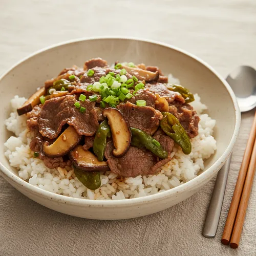 やわらかロースのエリンギししとう丼