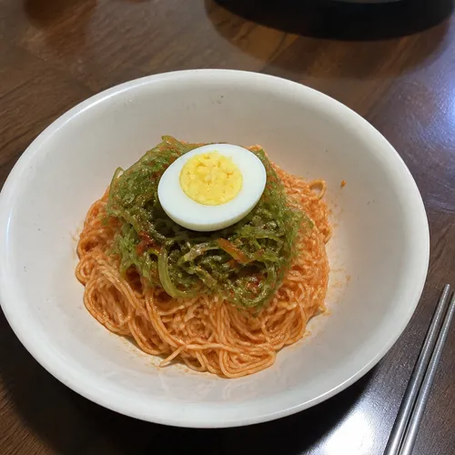 5分で完成!超簡単ワカメの茎ビビン麺