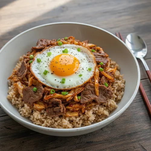 コチュジャンキャベツ牛バラ薄切り肉のっけご飯