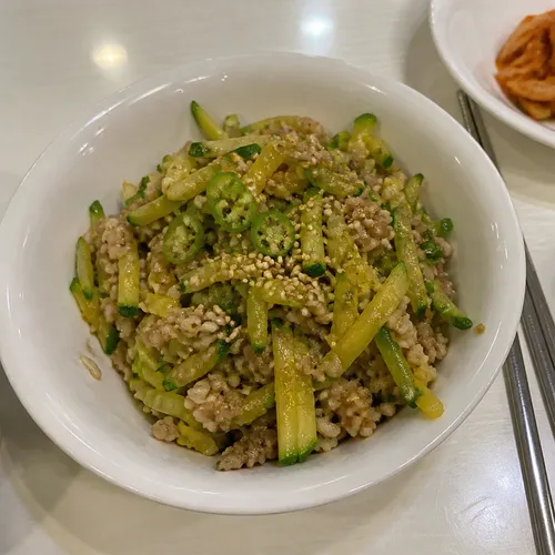 電子レンジ5分で完成！韓国かぼちゃと牛肉のビビンバ