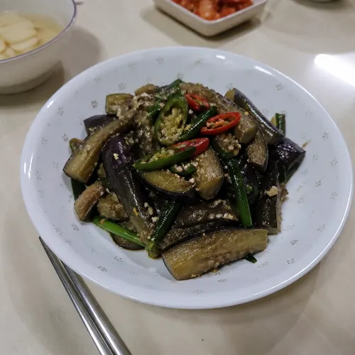 쫄깃하고 담백한 가지볶음
