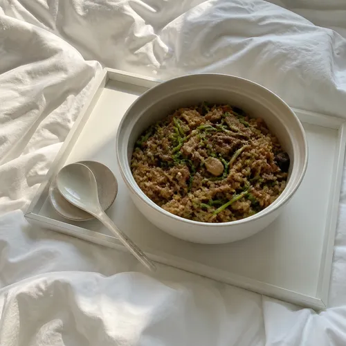 牛バラ薄切り肉と熟成キムチの釜飯