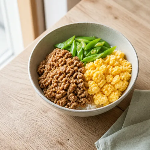三色そぼろ丼