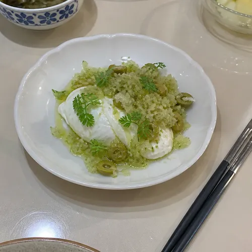オイピクルグラニータとブラータチーズ