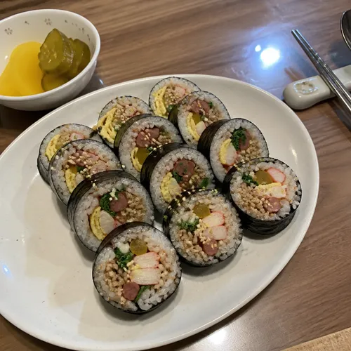 유부 분홍소세지 김밥