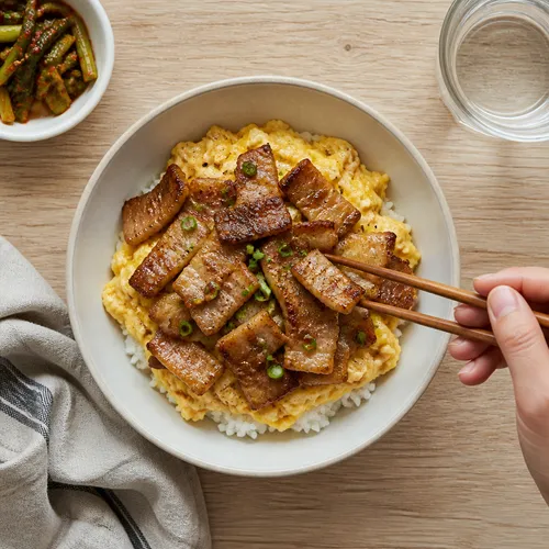 豚バラ肉の卵とじ丼