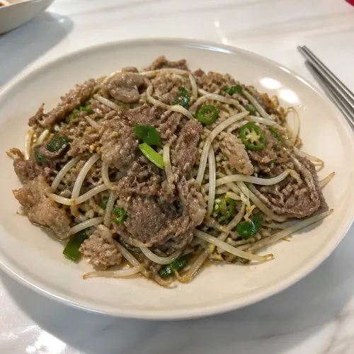 牛バラ薄切り肉ともやしの炒め物