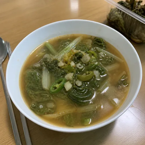 ウルガリテンジャンク（若白菜の韓国味噌スープ）