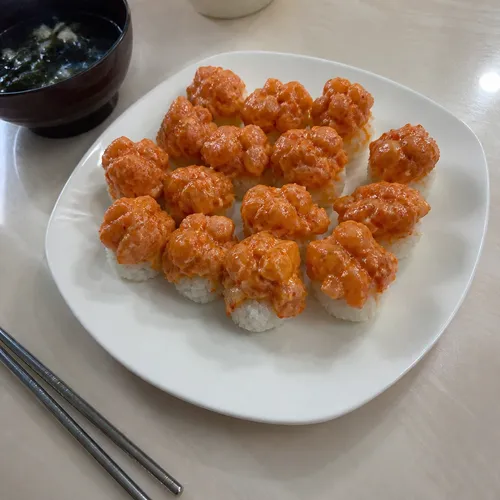 サーモンカクトゥギ寿司