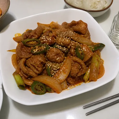 ソン・シギョンのチェユクポックム（豚肉のコチュジャン炒め）