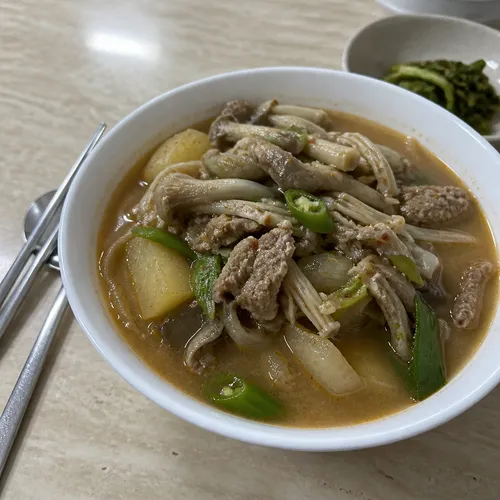 サムサル ボヤン オリタン（骨なし滋養鴨スープ）