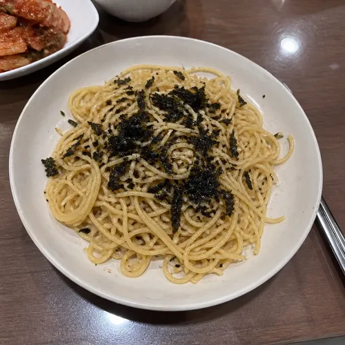 日本で大流行の貧乏パスタ