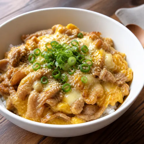 ブタタマゴチーズ丼(豚肉卵チーズ丼)