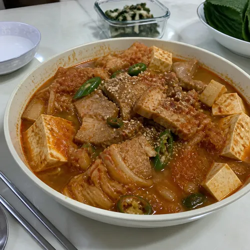들기름 삼겹살 김치찜