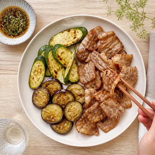 豚バラ薄切り肉と野菜の韓国風サムハプ