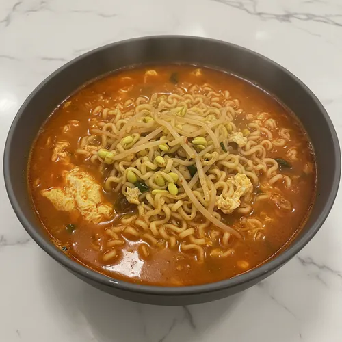 シウォンハルクンヘジャンラーメン（冷たくて辛い二日酔いラーメン）