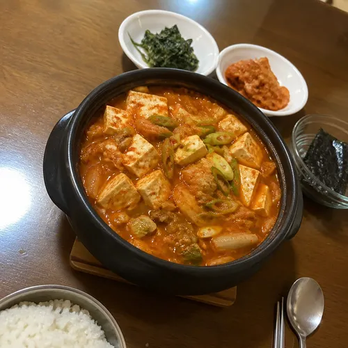 食堂風味のキムチチゲ