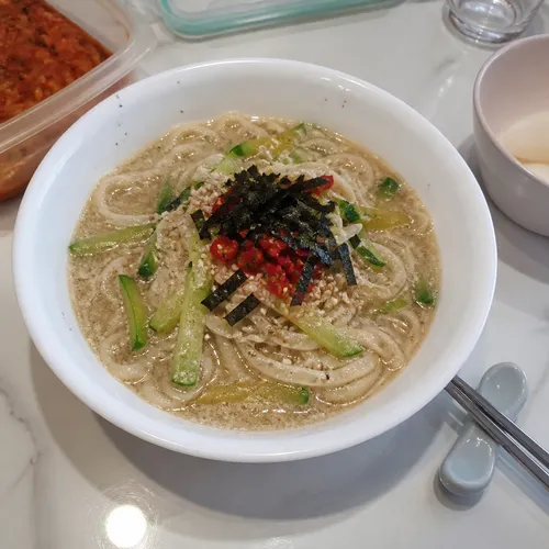 ダイエット豆腐麺エゴマカルグクス