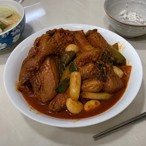オナムソン先生のカルビチム(豚スペアリブの甘辛煮)
