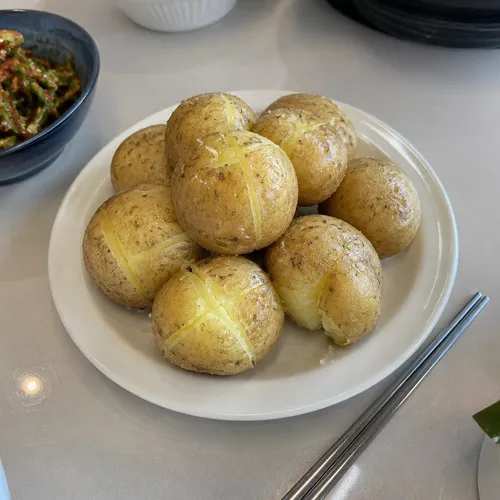 皮まで美味しい新じゃがの煮物