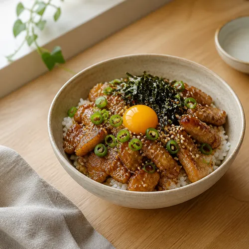甘じょっぱい醤油豚バラ肉のっけご飯