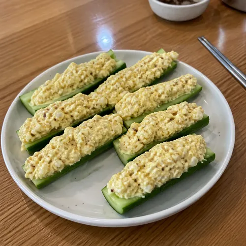 卵とキュウリのボート