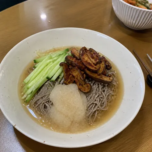 ソンジェスン しいたけ梨冷麺