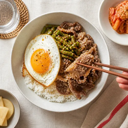 마늘종 우삼겹 덮밥