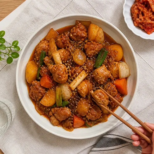 1万円で作るスパイシーな骨なし鶏の蒸し煮