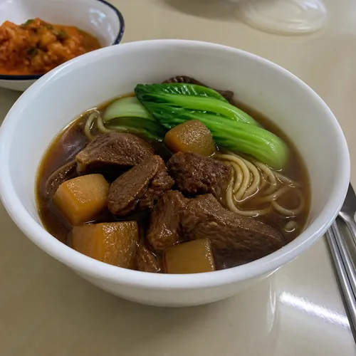 台湾風牛肉麺（ウーロン麺）