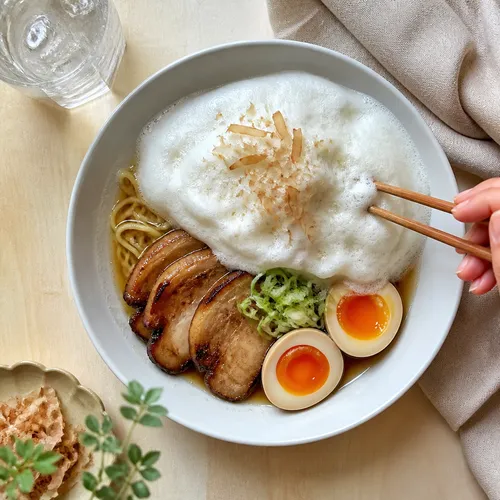 チョン・ホヨンの特製メレンゲラーメン