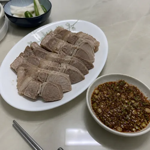 ソン・シギョン風冷製豚肉とチョン・ホヨンシェフの特製ソース