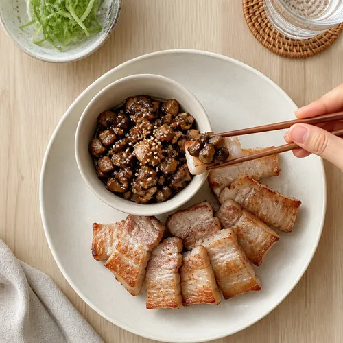 豚バラ肉の旨みを引き立てる椎茸わさびだれ