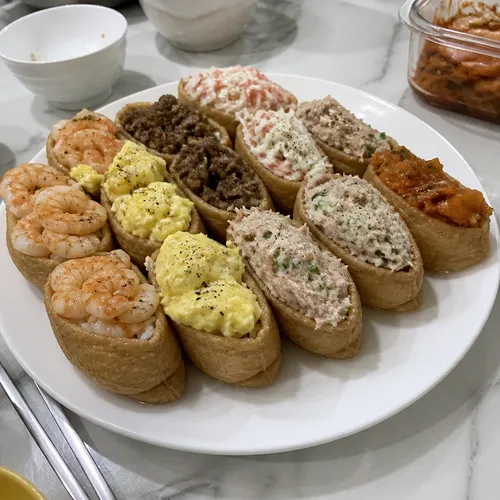 토핑만 6개! 대용량 토핑 유부초밥