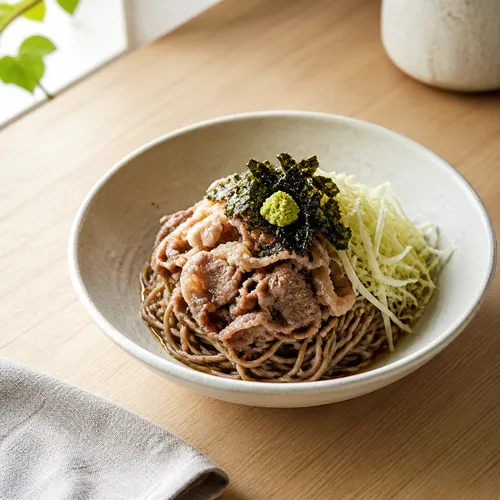牛バラ薄切り肉とキャベツのエゴマ油冷製そば